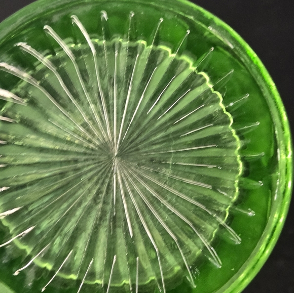 RARE Vintage/Antique Jefferson Glass Bright Green Opalescent 7" Swung Vase - Picture 5 of 16